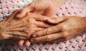 Holding-hands-with-an-eld-007