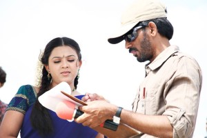 Ithayam Thiraiyarangam Movie Stills (1)