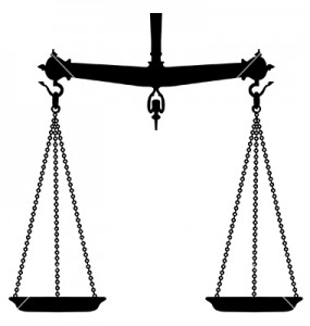 Hand held beam balance scale