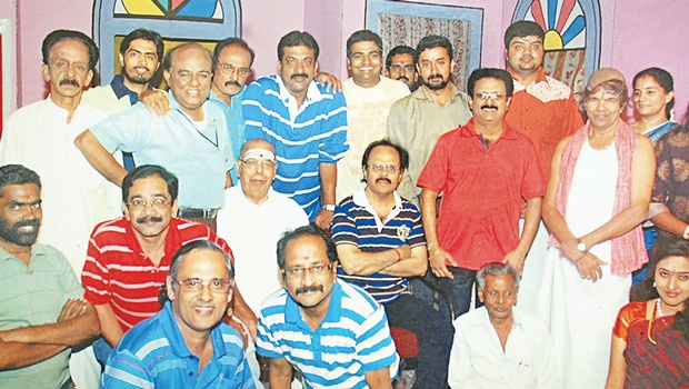 Crazy Mohan with his theatre troupe | Ashwin Prasath