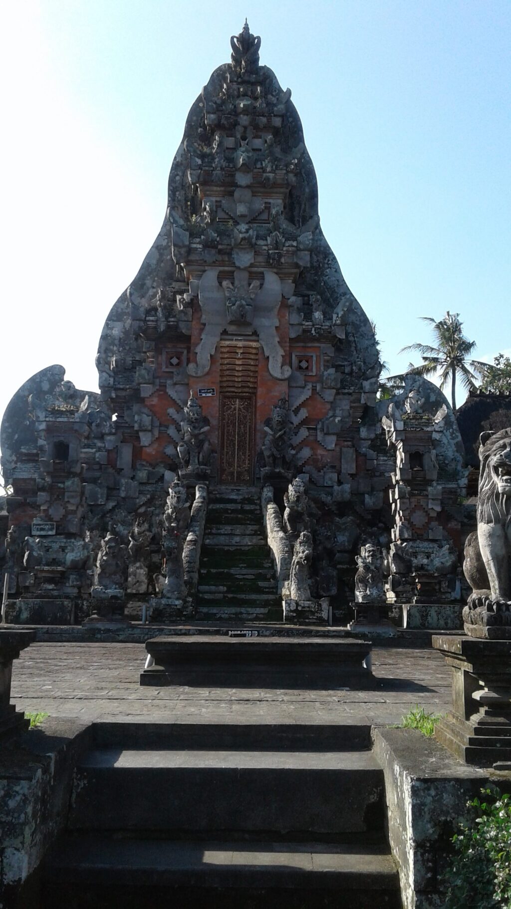 Pali - கிராம த்துச் `சிறிய' கோயில்