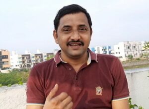 Annakannan_maroon_tshirt