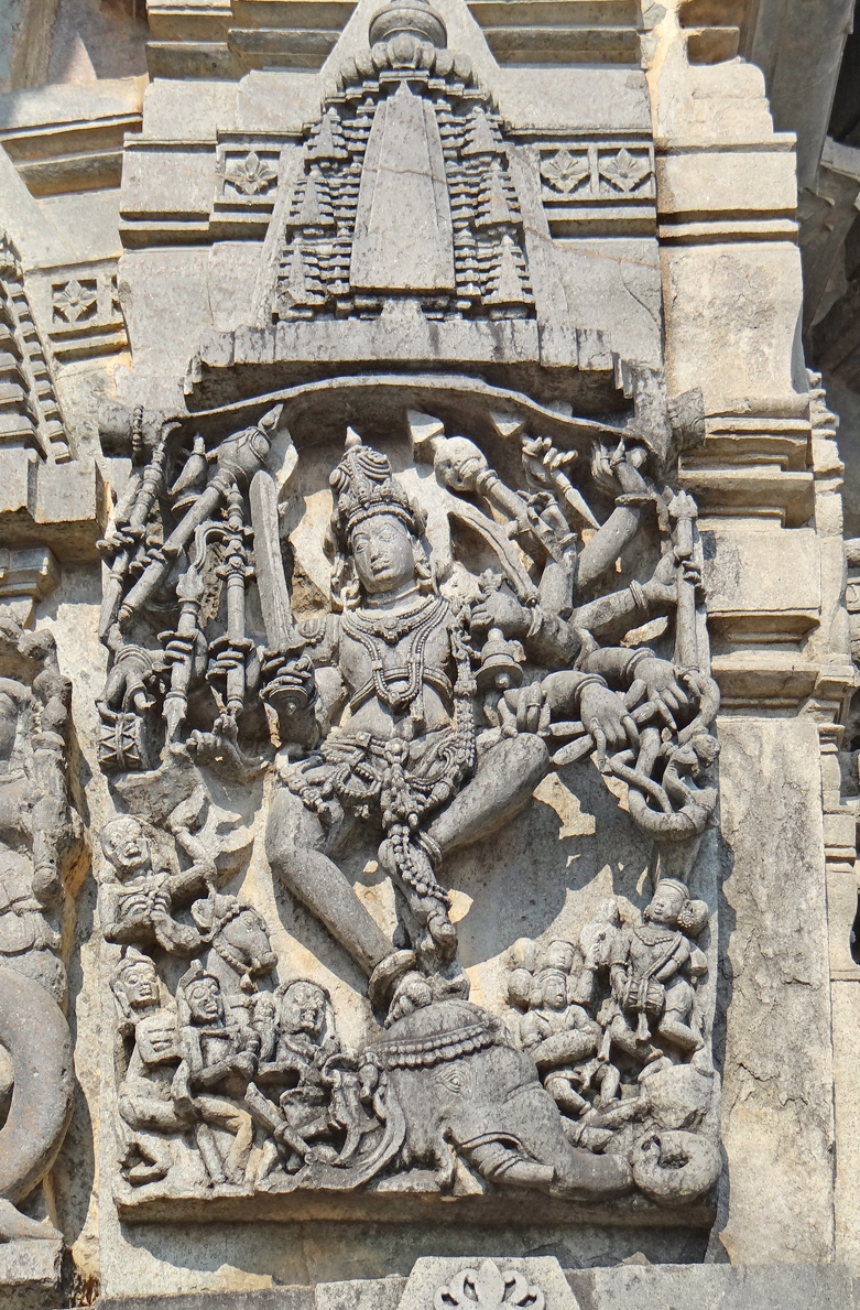 Gajasurasamhara_(Temple_de_Chennakeshava_à_Belur,_Inde)_(14481874186)