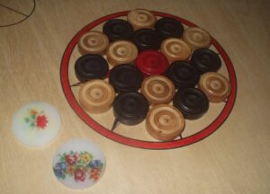 Carrom_men