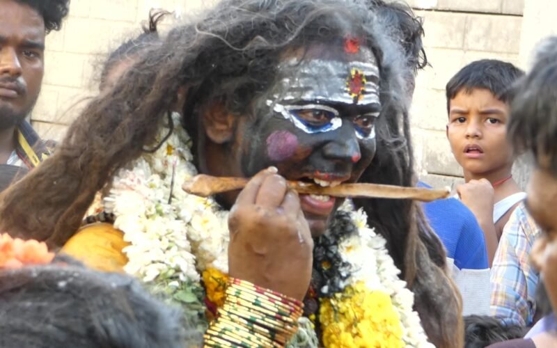 கடவுளின் வடிவம் யாது?