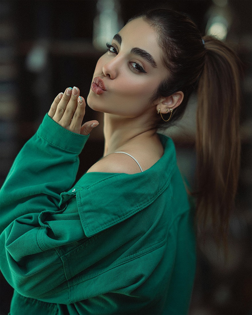 Flying Kiss